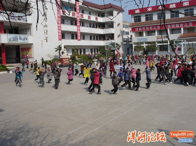 洋河实验小学举行“地震逃生演练”活动