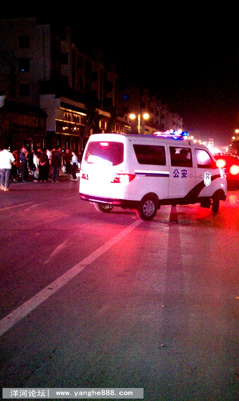 酒家路违章停车