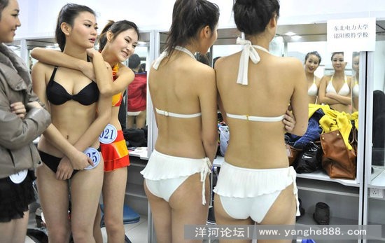 组图：中国超模大赛东北师大现场 美女泳装登场