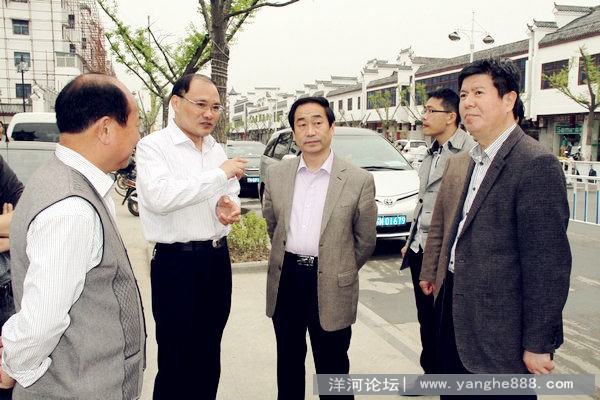 市规划局长华志明观摩酒家路风貌改造工程