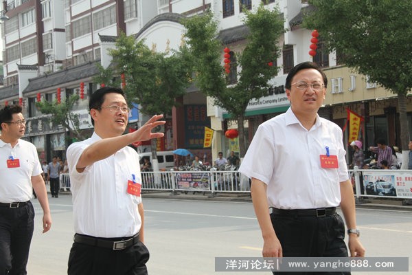 缪瑞林带领市委工作会A组与会人员来洋河新城观摩