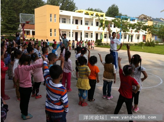 红庙幼儿园里来了“男教师”