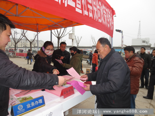新城开展居民养老保险和企业用工信息政策咨询活动