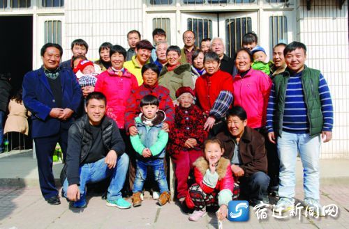 洋河百岁老人五世同堂庆寿辰
