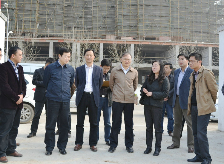 刘金山召开重点工程推进工作例会