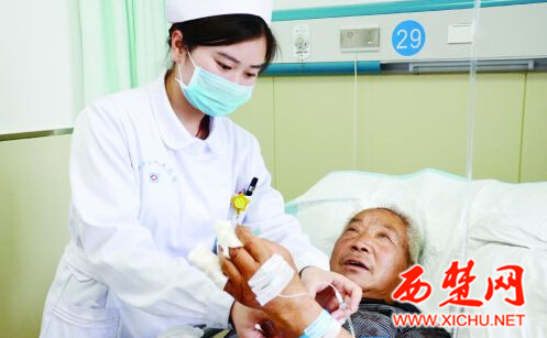 三葛村七旬老人勇斗小偷 苦熬四小时坚持到天亮