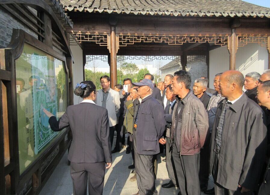 “重阳喜赏景 金秋看新颜” 旅指办组织退休老干部游洋河